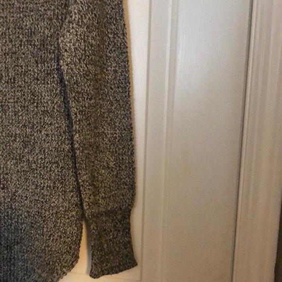 Gray turtleneck knit sweater - Picture 3 of 3